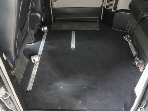 Used 2016 Chrysler Town & Country Touring w/ Driver Convenience Group FWD image 40