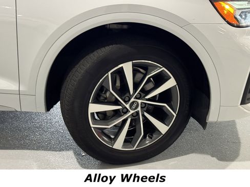 Used 2021 Audi Q5 Premium Plus w/ Premium Plus Package image 14