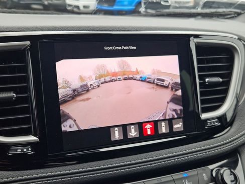 New 2026 Chrysler Pacifica Select image 27