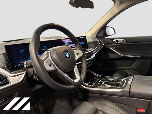 Used 2024 BMW X7 xDrive40i w/ Premium Package image 9