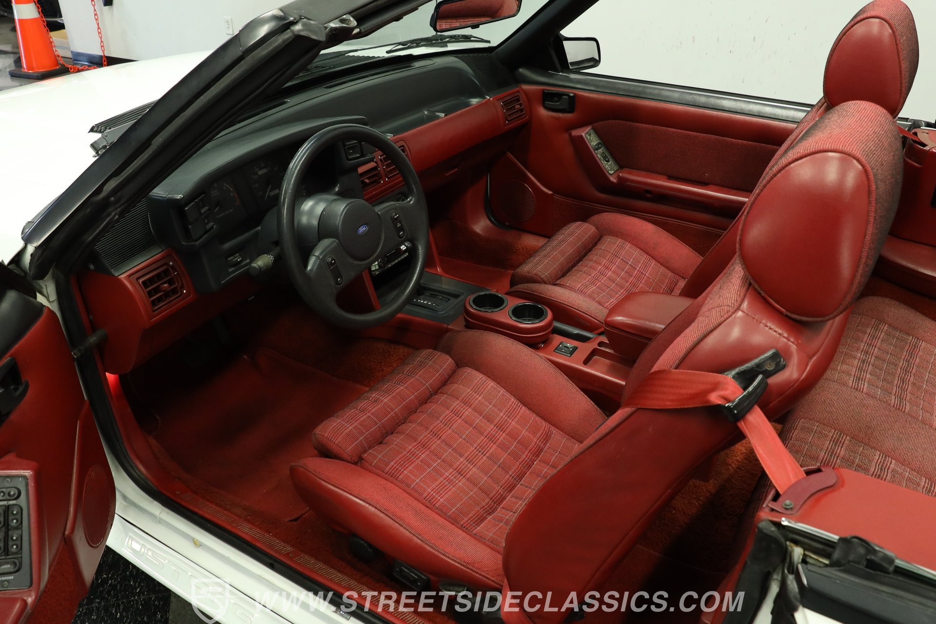 Used 1987 Ford Mustang GT RWD image 4