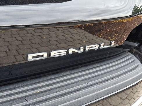 Used 2021 GMC Yukon Denali w/ Denali Ultimate Package image 32