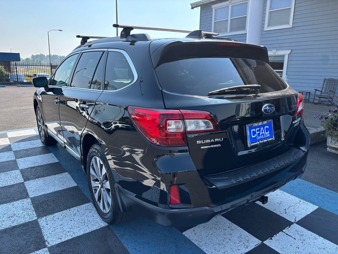 Used 2017 Subaru Outback 2.5i Touring w/ Popular Package #5A AWD/4WD image 3