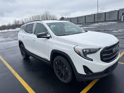 Used 2021 GMC Terrain SLT w/ Infotainment Package II image 2