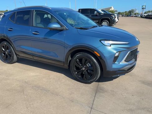 Used 2024 Buick Encore GX Sport Touring w/ Advanced Technology Package FWD image 3