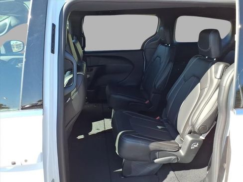 New 2026 Chrysler Pacifica Select image 25