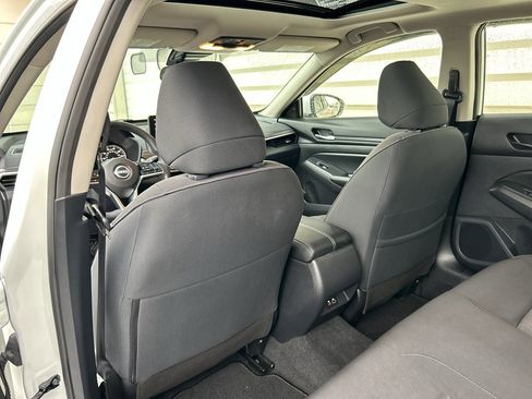 Used 2024 Nissan Altima 2.5 SV w/ SV Premium Package image 13