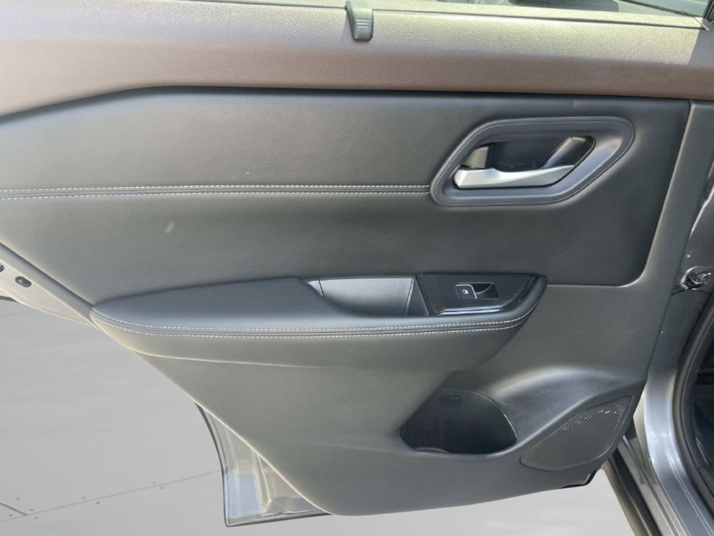 Used 2023 Nissan Rogue SL w/ SL Premium Package FWD image 12