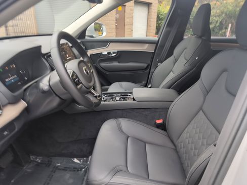 Used 2025 Volvo XC90 B6 Plus image 17