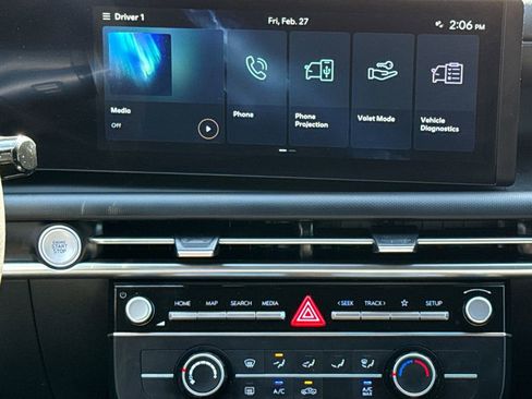 Certified 2025 Hyundai Santa Cruz SE FWD image 11