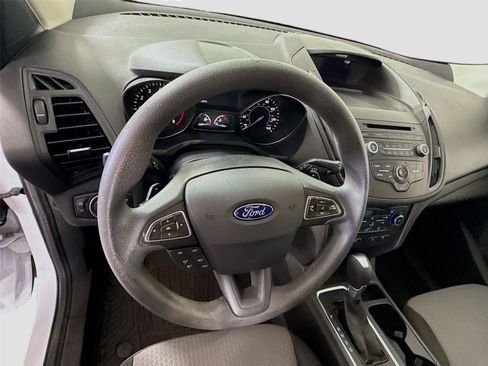 Used 2017 Ford Escape SE w/ SE Cold Weather Package AWD/4WD image 5