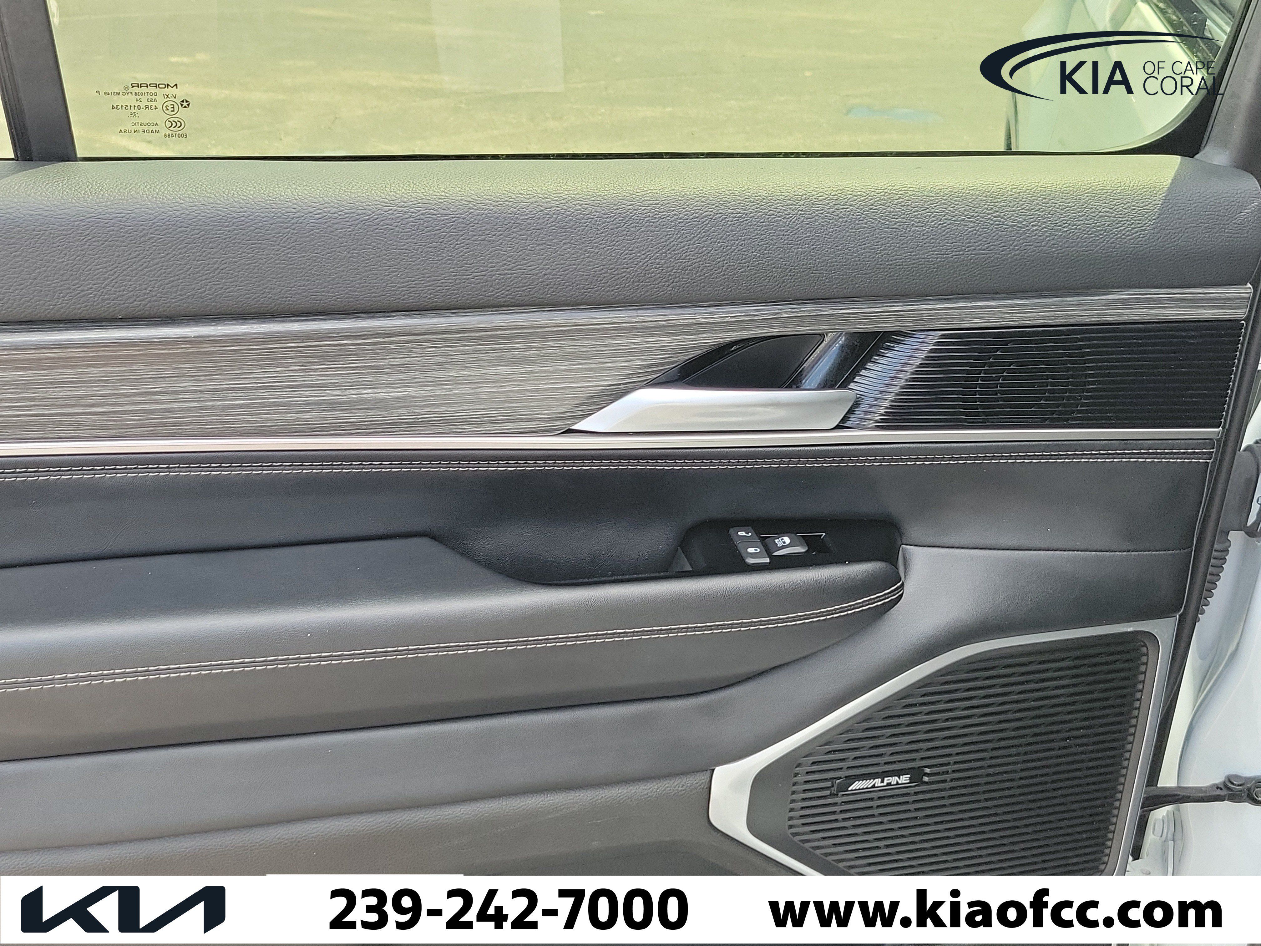 Used 2024 Jeep Wagoneer Series II AWD/4WD image 16