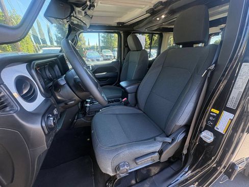 Used 2025 Jeep Wrangler Unlimited Sport AWD/4WD image 30