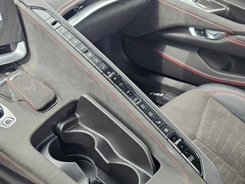 Used 2021 Chevrolet Corvette Stingray Premium Conv w/ Z51 Performance Package RWD image 16