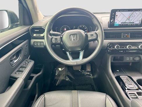 Certified 2025 Honda Pilot Touring image 29