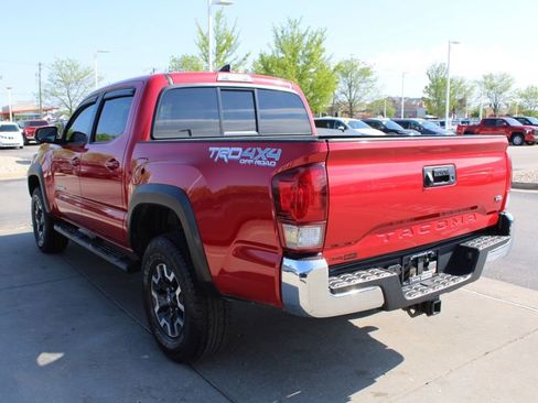 Used 2016 Toyota Tacoma TRD Off-Road w/ Exterior Package image 5