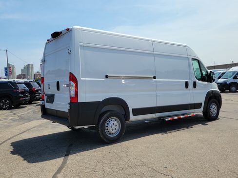 Used 2025 RAM ProMaster 2500 w/ Convenience Group FWD image 4