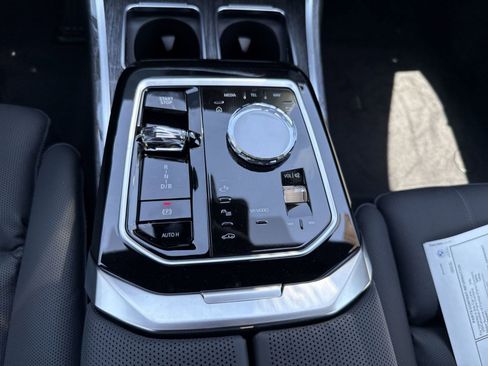 Used 2025 BMW i7 eDrive50 w/ Premium Package image 17