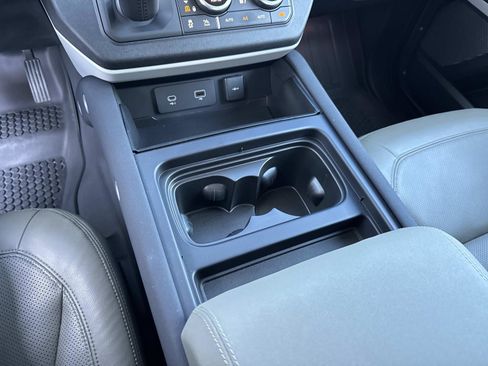 Certified 2022 Land Rover Defender 110 SE image 26