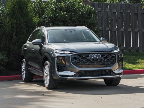 Certified 2026 Audi Q3 quattro 2.0T AWD/4WD image 2