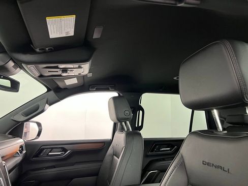 Used 2025 GMC Yukon Denali image 25