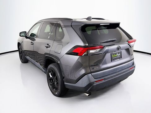 Used 2021 Toyota RAV4 XLE FWD image 5