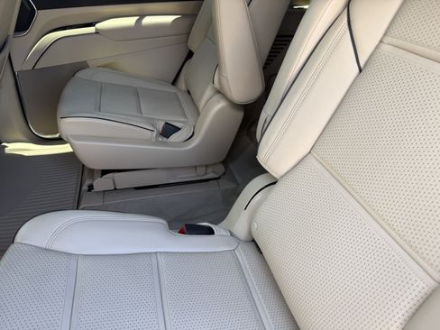 Certified 2023 Cadillac Escalade Premium Luxury AWD/4WD image 18