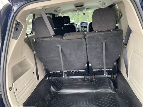 Used 2014 Dodge Grand Caravan SXT image 19