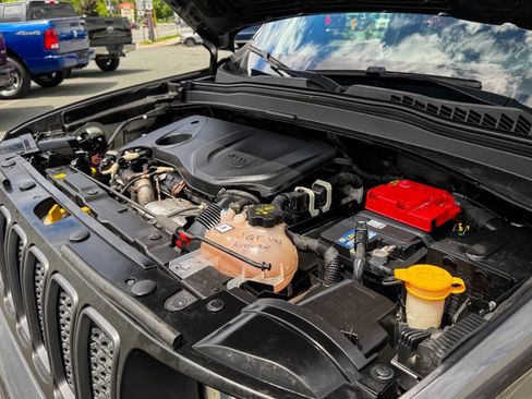 Used 2019 Jeep Renegade Trailhawk w/ UConnect 8.4 Nav Group AWD/4WD image 34