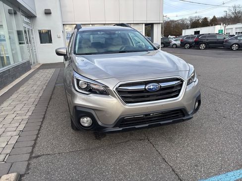 Used 2018 Subaru Outback 3.6R Limited image 3