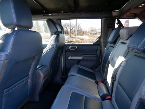 Used 2021 Ford Bronco Outer Banks image 9