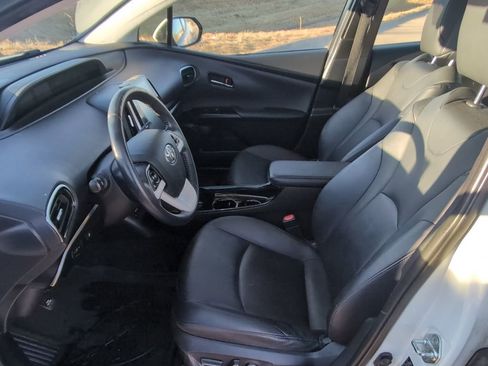 Used 2017 Toyota Prius Prime Premium image 12