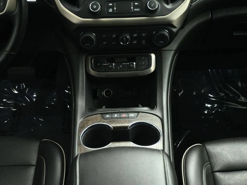 Used 2022 GMC Acadia Denali w/ Denali Ultimate Package AWD/4WD image 36