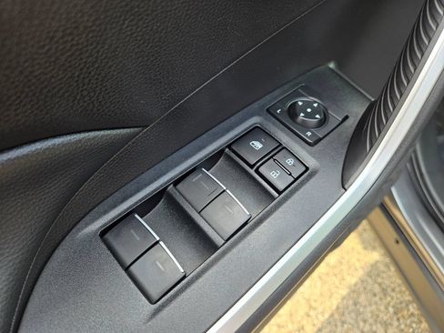 Used 2022 Toyota RAV4 XLE w/ Convenience Package AWD/4WD image 16