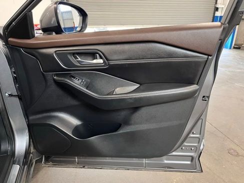 Used 2023 Nissan Rogue SL image 12