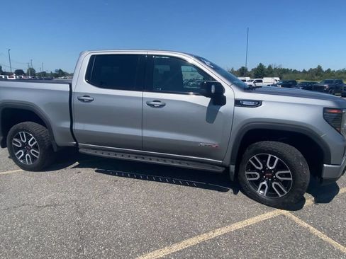 Used 2024 GMC Sierra 1500 AT4 w/ AT4 Premium Package AWD/4WD image 4
