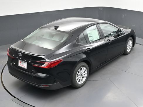 Used 2025 Toyota Camry LE w/ Convenience Package image 32