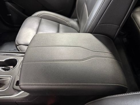 Used 2023 Chevrolet Traverse LT w/ LT Premium Package AWD/4WD image 33