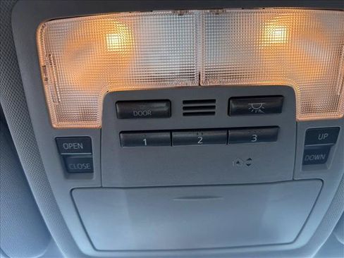 Used 2016 Toyota Highlander Limited FWD image 14