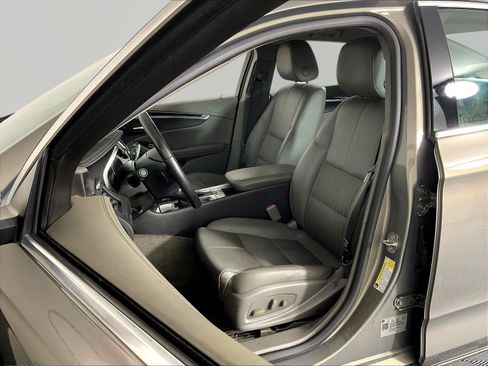 Used 2019 Chevrolet Impala LT FWD image 21