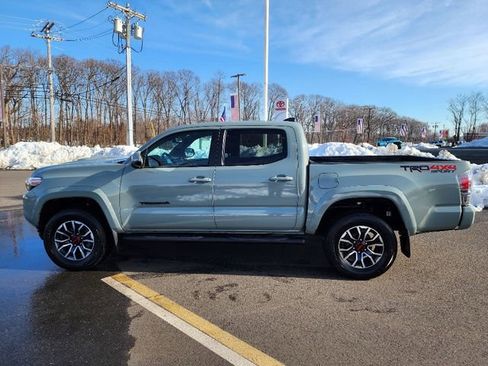 Used 2022 Toyota Tacoma TRD Sport w/ Technology Package image 4