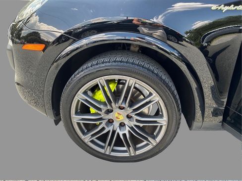 Used 2017 Porsche Cayenne S Platinum w/ Premium Package (PJW) AWD/4WD image 30