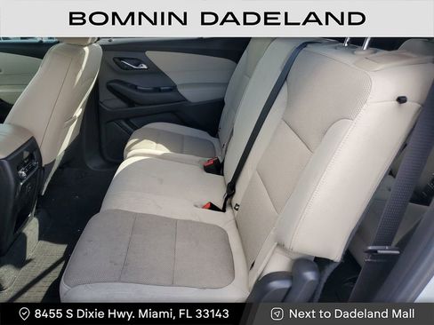 Used 2022 Chevrolet Traverse LS image 11