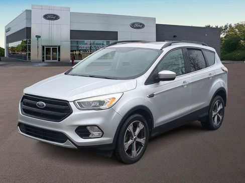 Used 2017 Ford Escape SE w/ Equipment Group 201A image 5