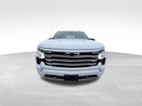 Used 2026 Chevrolet Silverado 1500 High Country w/ High Country Premium Package AWD/4WD image 2