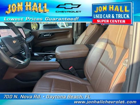 Used 2025 Chevrolet Suburban High Country AWD/4WD image 19