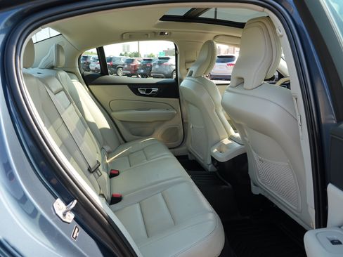 Used 2021 Volvo S60 T5 Momentum AWD/4WD image 28