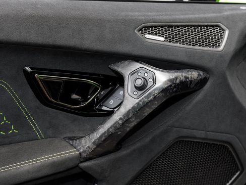 Used 2018 Lamborghini Huracan Performante AWD/4WD image 45