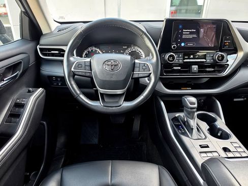 Used 2024 Toyota Highlander Limited AWD/4WD image 20