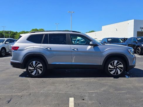 Used 2024 Volkswagen Atlas SE AWD/4WD image 6